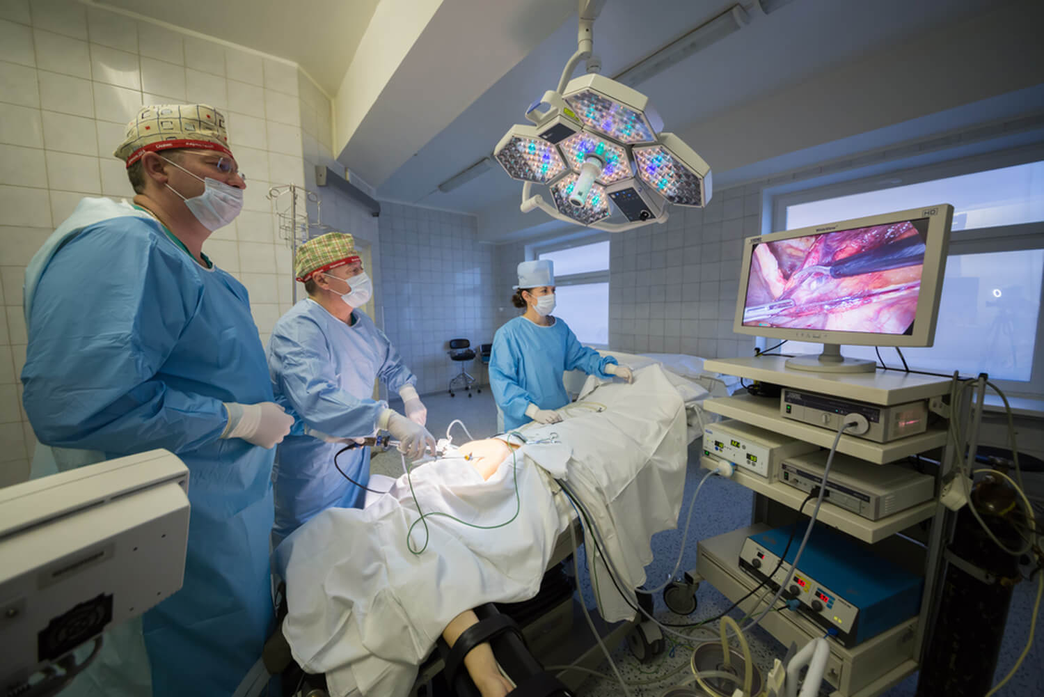 Во время операции в многопрофильной клинике «Центр эндохирургии и литотрипсии» города Москвы.
